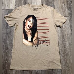 🛍️ Aaliyah short sleeve tee size small